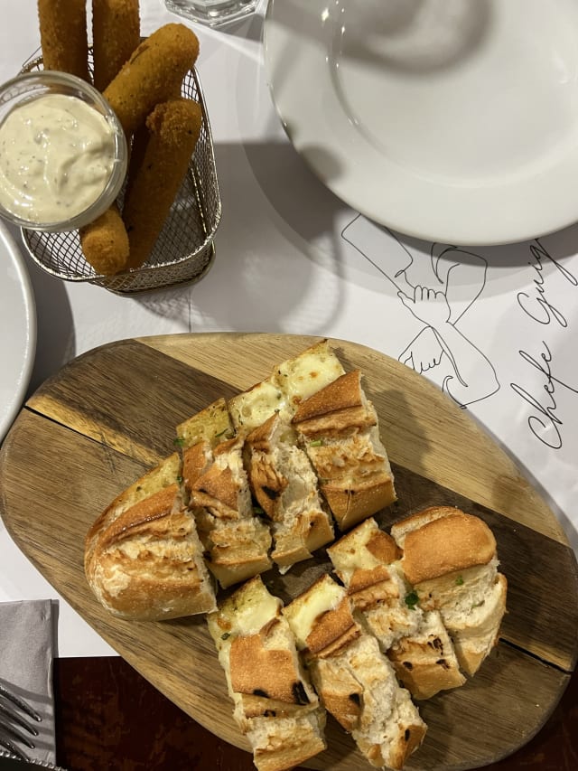 Pão de alho simples - Chefe Guiga Restaurant Steakhouse, Lisbon