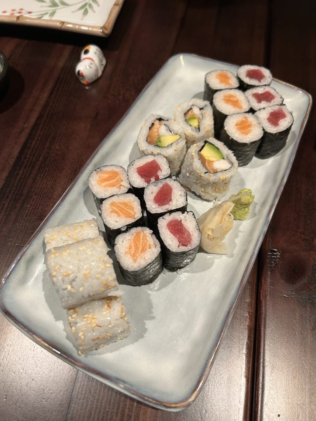 3 Variedades - Aron Sushi - Estefânia, Lisbon