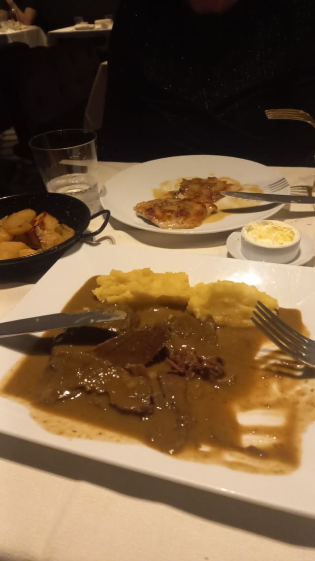 Brasato di manzo con purea di patate - Roma Luxus Bistrot, Rome