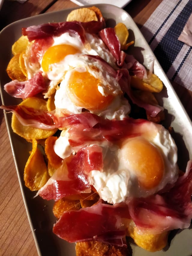 Huevos Rotos con Jamón  - Nelma, Madrid