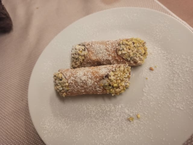 Cannoncini, Pasticcini, Cannoli Siciliani, ecc... - Cibo Felice