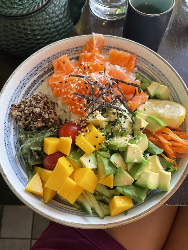 Poke bowl.   Saumon - Itoko, Paris