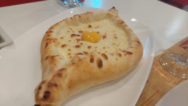 ACHARULI KHACHAPURI - Barchetta di Pane Uovo e Formaggio - Pane Georgiano, Bologna