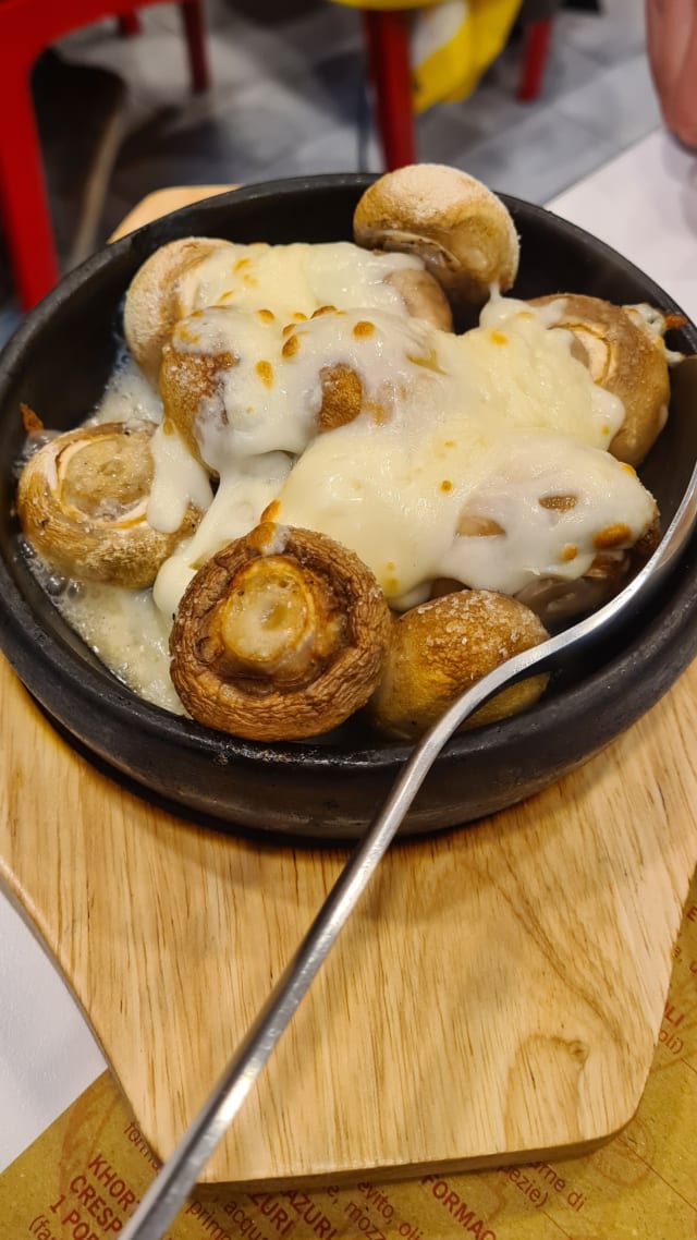 SOKO KVELIT - funghi cotti al forno con formaggio - Pane Georgiano, Bologna