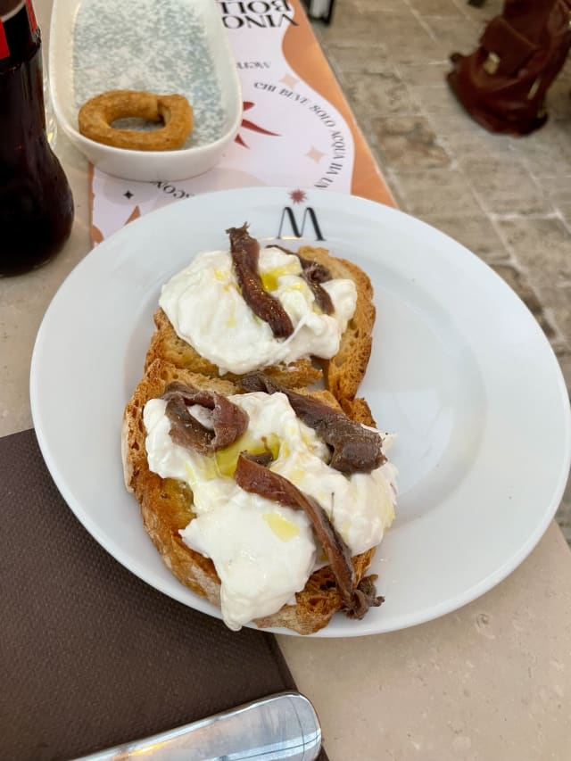 Crostone stracciatella, alici e olio al limone - Mensana Masseria Urbana, Rome