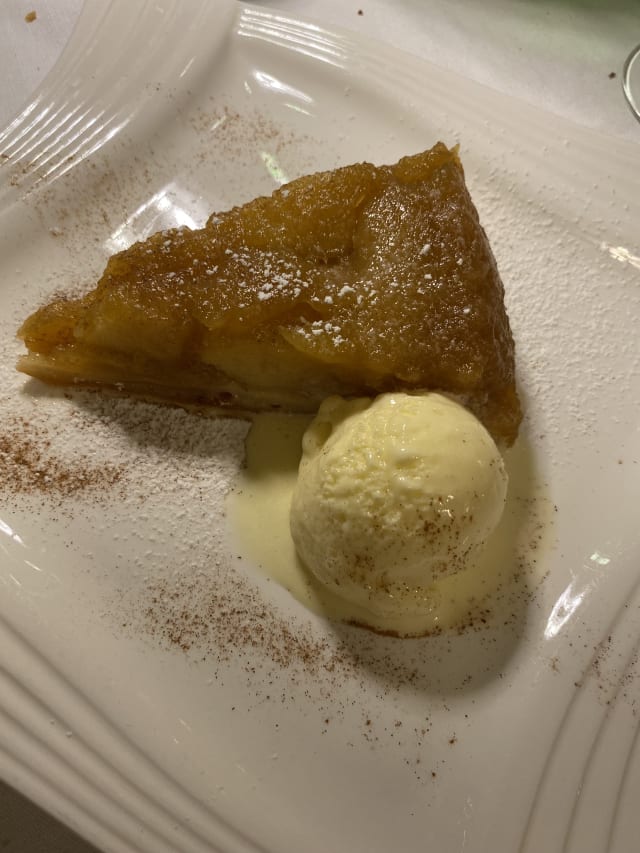 Tarte tatin di mele e cannella con gelato alla crema - Al Cantinone Unione