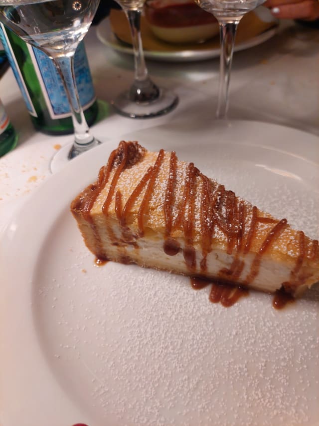 Crostata di ricotta e cioccolato bianco al caramello salato - Al Cantinone Unione, Milan