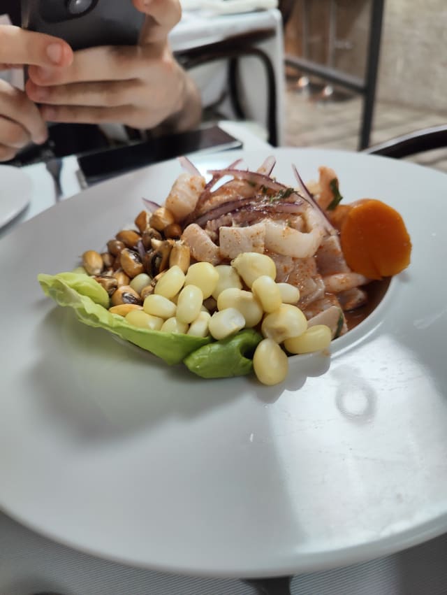 Ceviche mixto especial - Clandestinos restobar