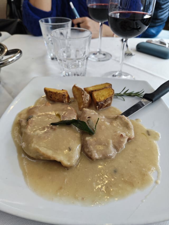 Saltimbocca Alla Romana Con Patate - La Scala in Trastevere, Rome