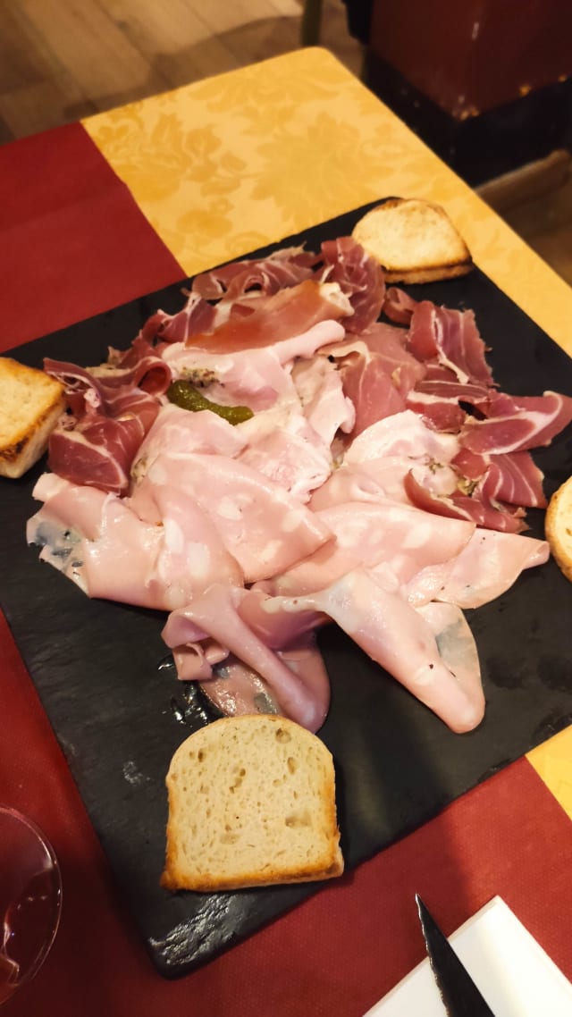 Degustazione di formaggi o salumi italiani - Il Mercante Di Venezia