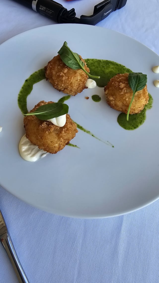 Polpette di baccalà mantecato, spinaci novelli e maionese al limone - Club Nautico della Vela, Naples