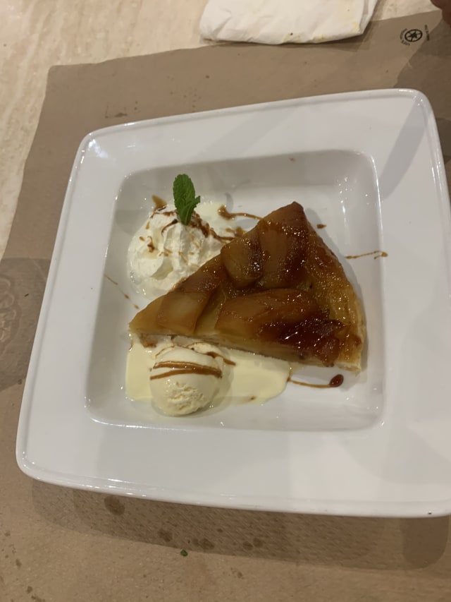 Tarta tatin de manzana - Fonda Montserrat, Tarragona