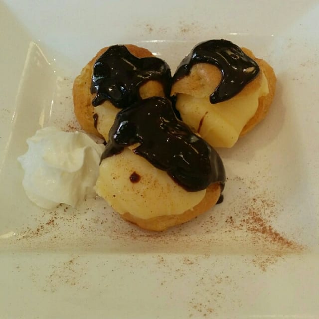 Profiteroles de la casa - Fonda Montserrat, Tarragona