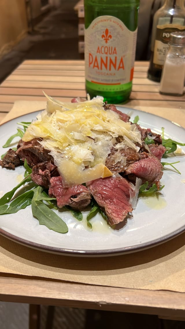 Tagliata di manzo con rucola e scaglie grana - Nouvelle Vague