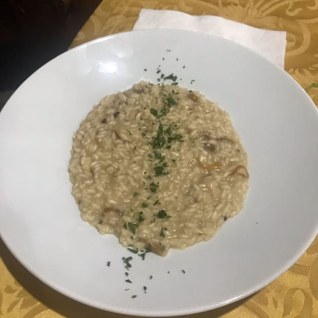 risotto Carnaroli, funghi porcini testa nera, marroni aromatizzate al miele e gherigli di noci - Il Tetto Brianzolo