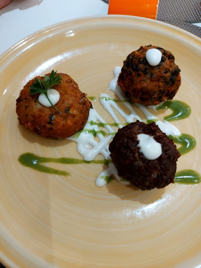 Polpette di angus con fonduta  - Ristorante Syncronia-Servito dallo Chef, Salerno