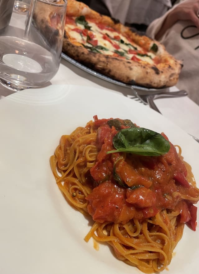 TAGLIERINI INTEGRALE AL POMODORO CAMPANO E BASILICO GENOVESE - Sapori d'Italia