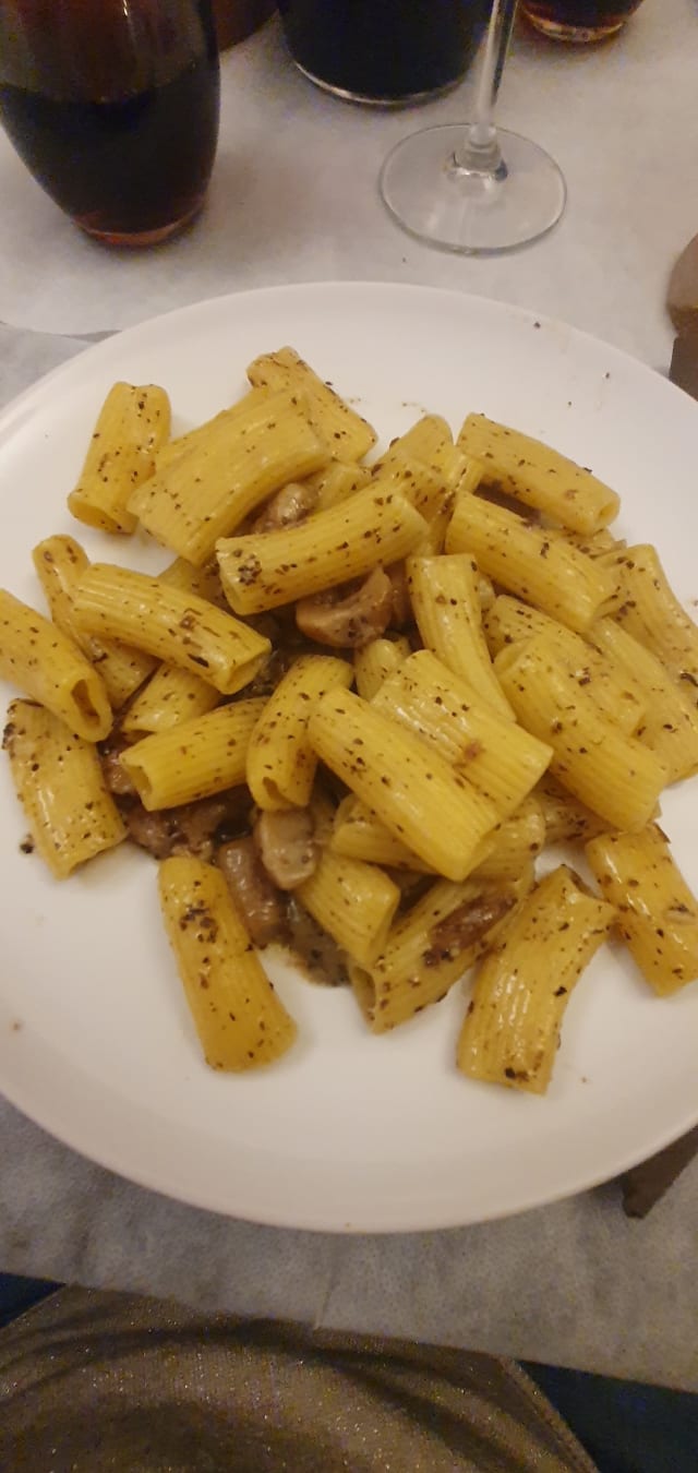 rigatoni funghi e tartufo - Le Coccole