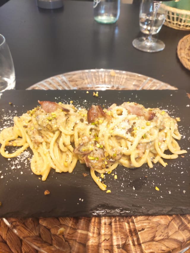 Fettuccine al pesto di menta e pistacchi - La Cueva, Ariccia