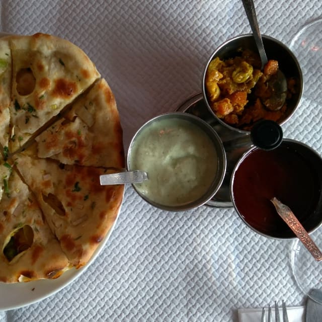 Stuffed naan  - Buddha, Paris