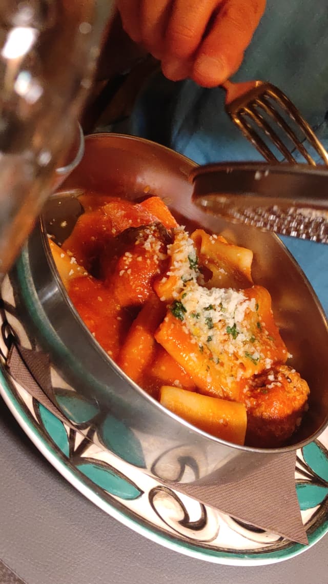 Paccheri con polpette - Nostrano