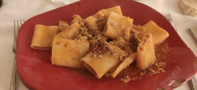 Paccheri al ragù di polpo - La Locanda dei Pescatori