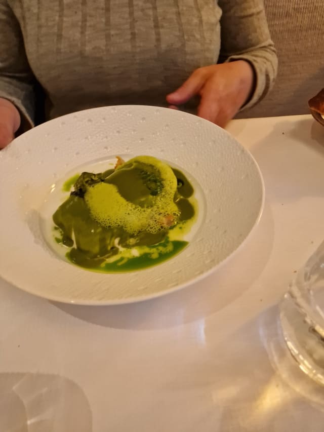 Merluza en salsa verde de algas, berberechos de la ría y hojas picantes - Amós by Jesús Sánchez, Madrid