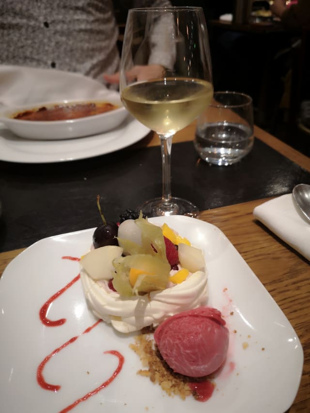 Pavlova aux fruits rouge. - L'Empreinte, Paris