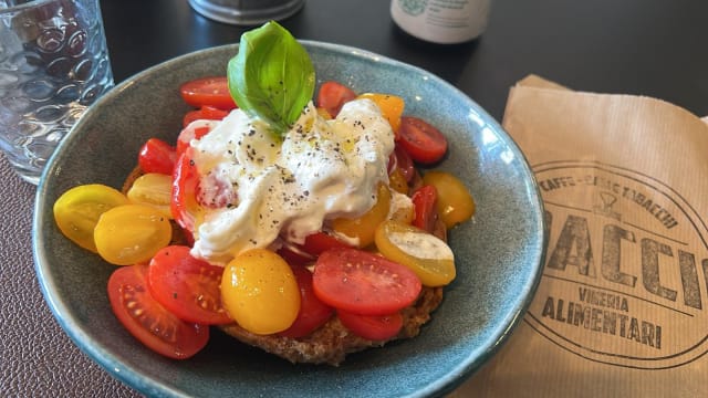 Frisella integrale con datterini gialli,rossi e Stracciatella - Spaccio Vineria Alimentari