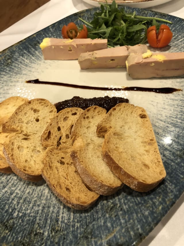 Foie micuit con mermelada de higo y tostadas - Casa Covas, Barcelona