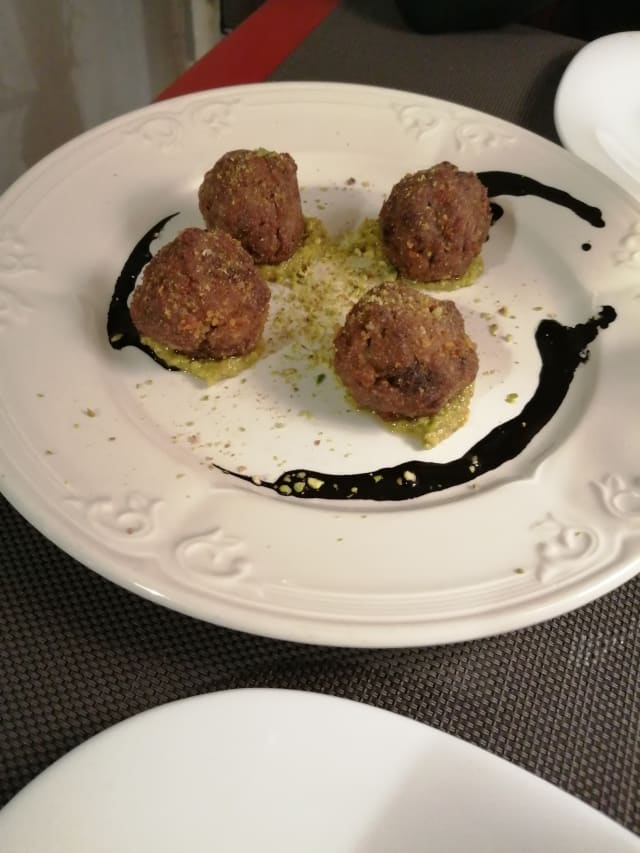 Tris Polpette di tonno rosso in crosta di pistacchio e burrata   - Dal Picciotto, Perugia