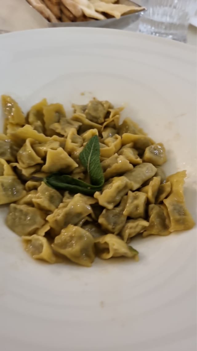 Agnolottini dal “plin” alla Monferrina (burro e salvia, ridotto di stufato) - San Marco Ristorante, Canelli