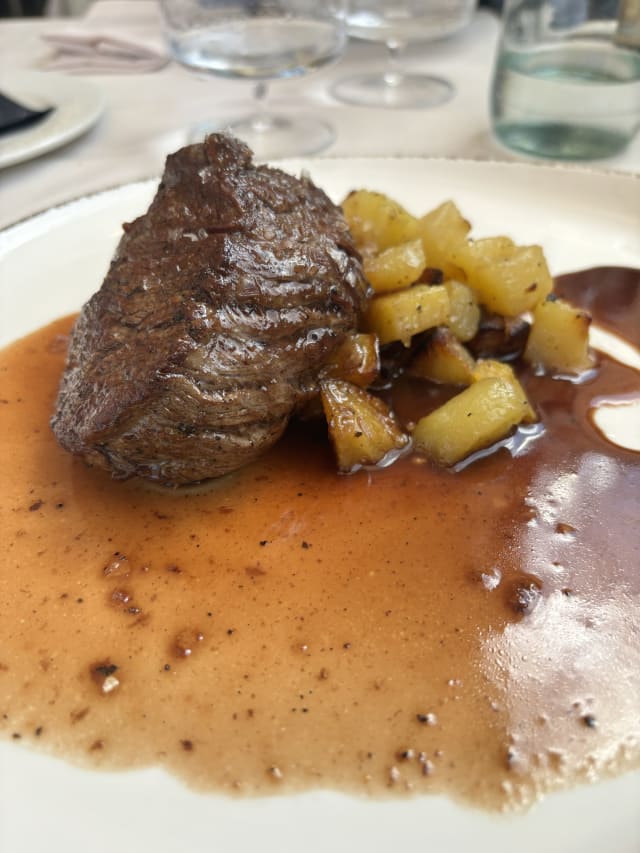 Entrecôte di manzo con cipollotti patate e carciof - Le Terrazze al Colosseo