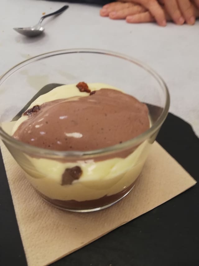 Cremoso de mascarpone con dátiles y helado de cacao - Restobar Gema Penalva