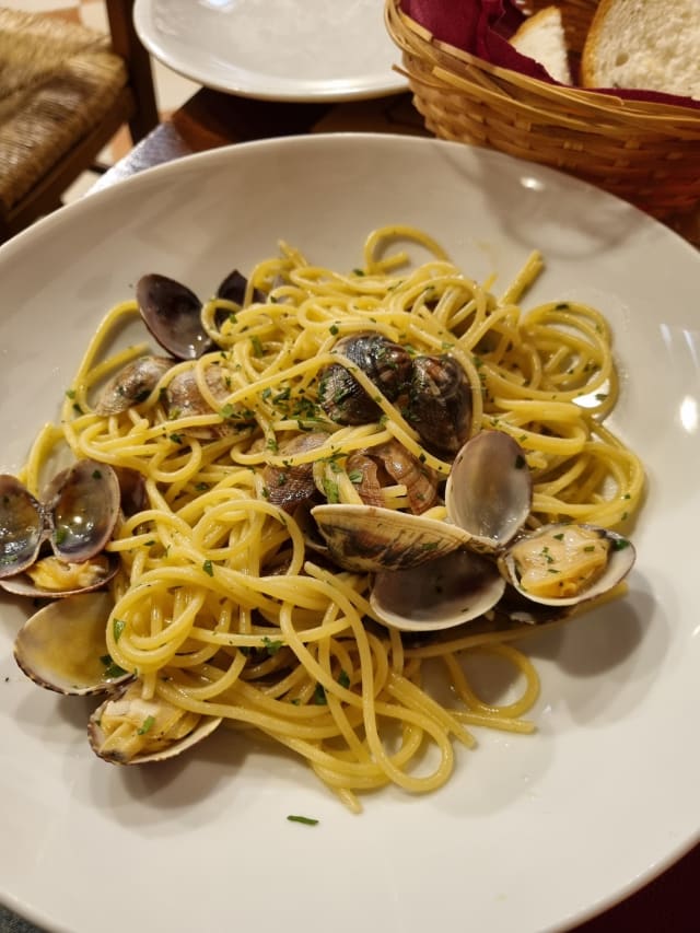 Spaghetti alle vongole  - L'Osteria San Barnaba