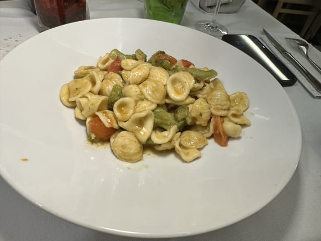 Orecchiette al Broccolo. Cimerapa con Acciughe al Primo Sale - 4 Stagioni