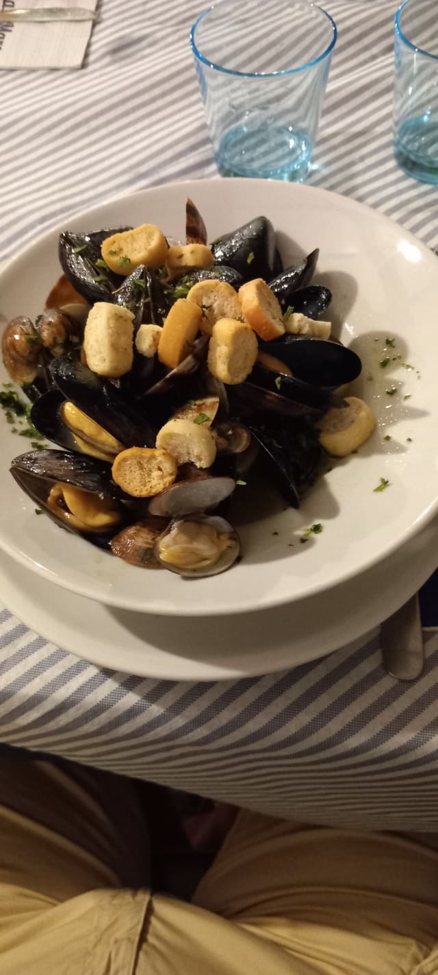 Soute misto di frutti di mare - Taverna di mare