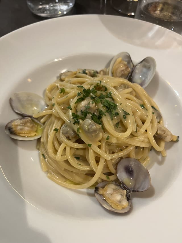 Spaghetti alle vongole - Cantinando