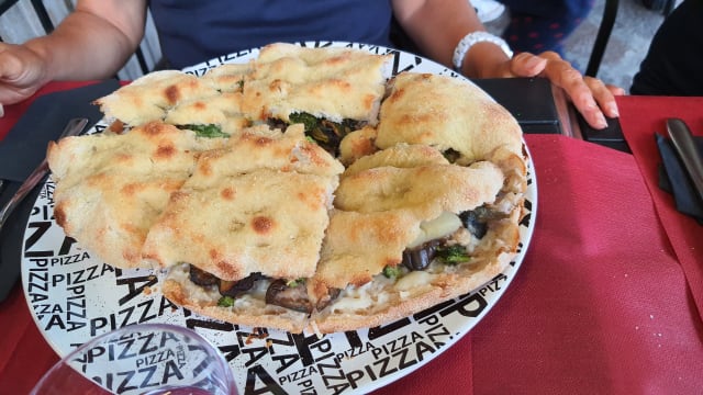 calzone giardiniero - Burger Pizza, Rome