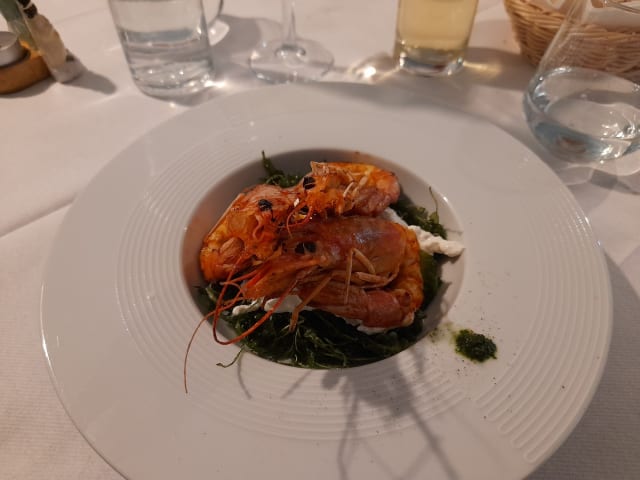 Gamberi croccanti su rucola fritta e stracciatella di burrata - The Art Restaurant Café, Marina Di Ravenna