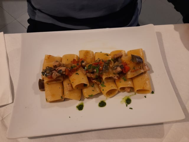 Paccheri pesce spada, pomodorini e melanzane  - The Art Restaurant Café