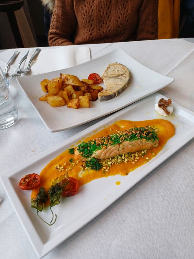 Salmone in crosta di pane-pistacchio - The Art Restaurant Café, Marina Di Ravenna