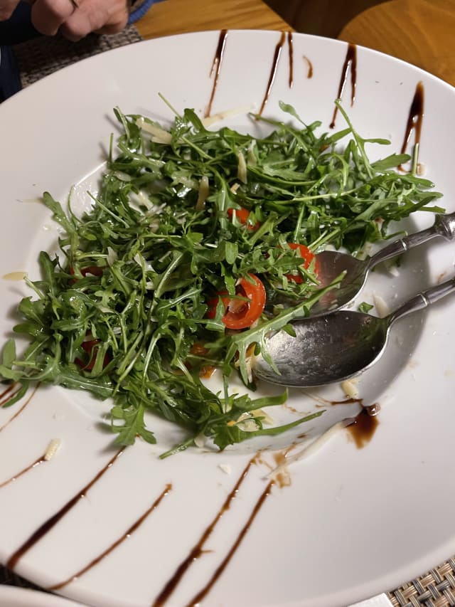 Insalata di rúcula c/ parmesão e cherry - À Casa Sua, Lisbon