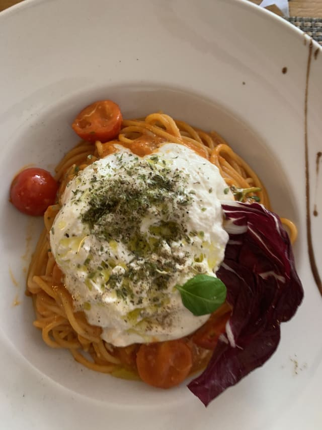 Spaguetti pomodoro con burrata - À Casa Sua, Lisbon