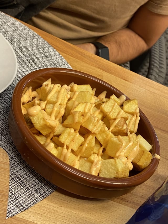 Patatas bravas  - Metro Pizza & Grill