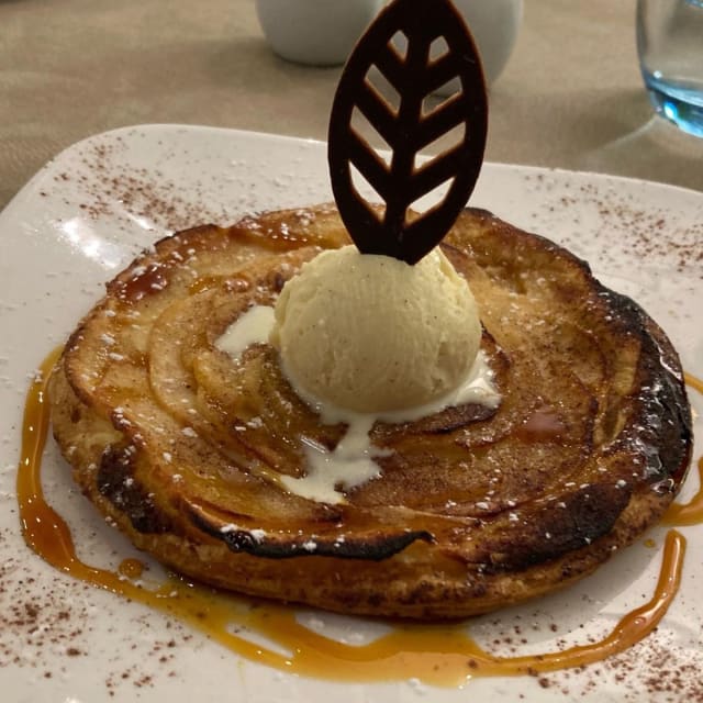 tarte fine aux pommes et canelle - La Biche aux Bois, Yerres