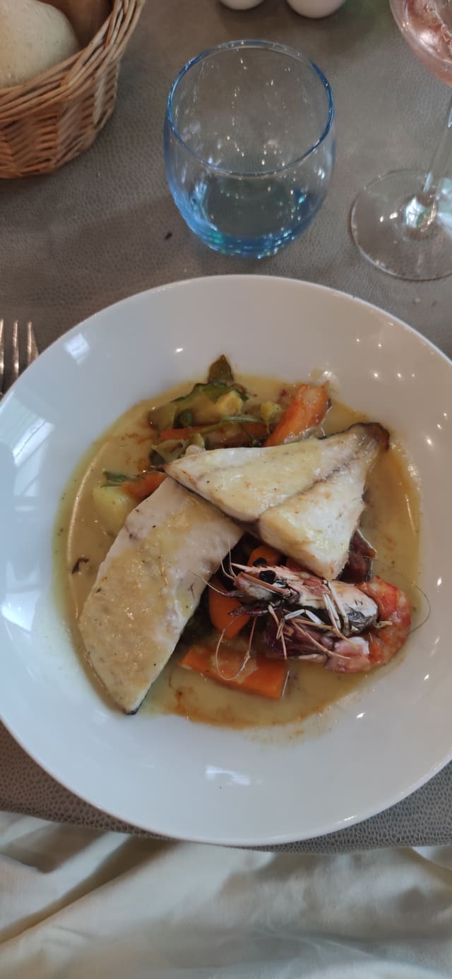 mixte de dorade et gambas à la plancha, petits légumes à l'étouffé - La Biche aux Bois