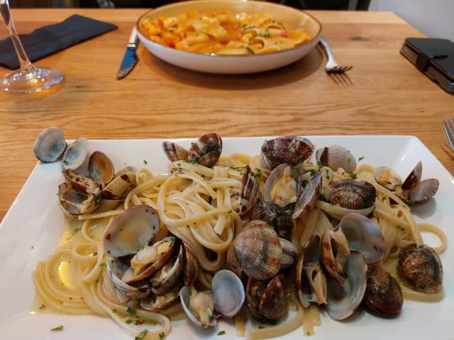 Linguine alla Vongole - Donders Osteria