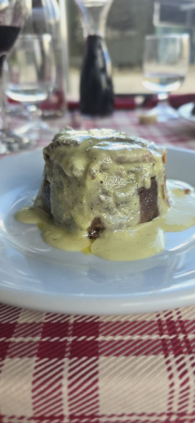 Lingua alla genovese con pane al sedano in agro - Le Scuderie del Peschio