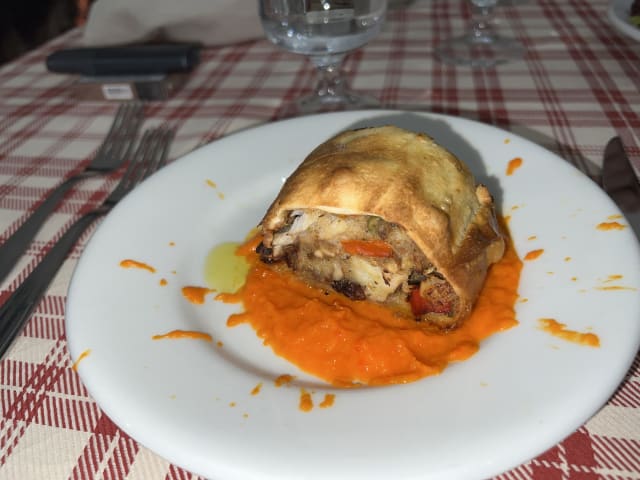 Strudel di baccala' con salsa di peperoni in agro - Le Scuderie del Peschio